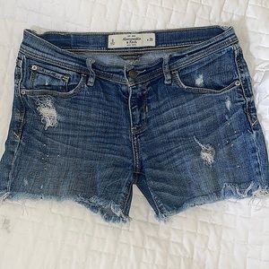 Free with any purchase 10$ or more. Abercrombie distressed Jean Short Size 28